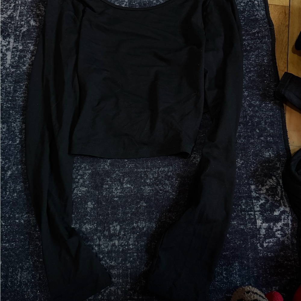 Black Long-Sleeve Cropped Women's Top